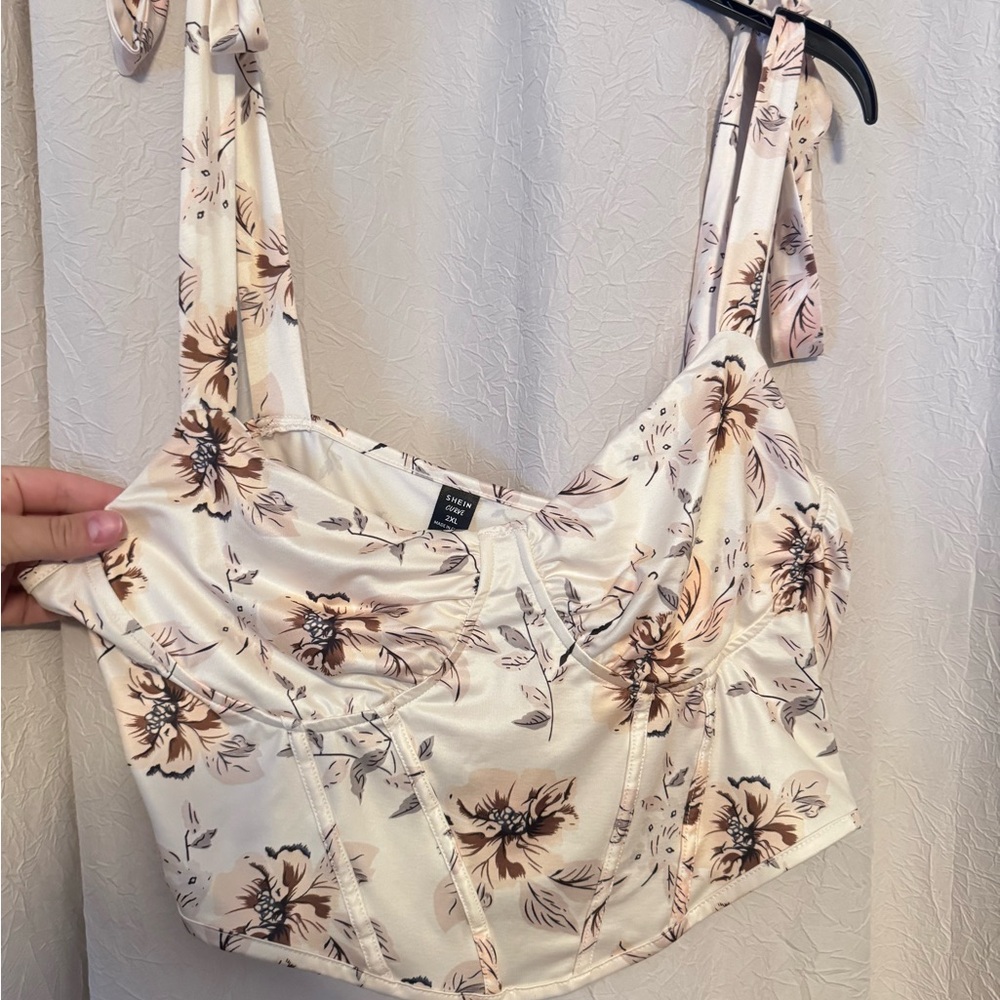 SHEIN Curve Beige Floral Top